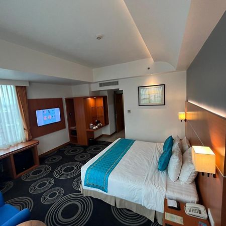 Ritz Grand Hotel Mandalay Esterno foto