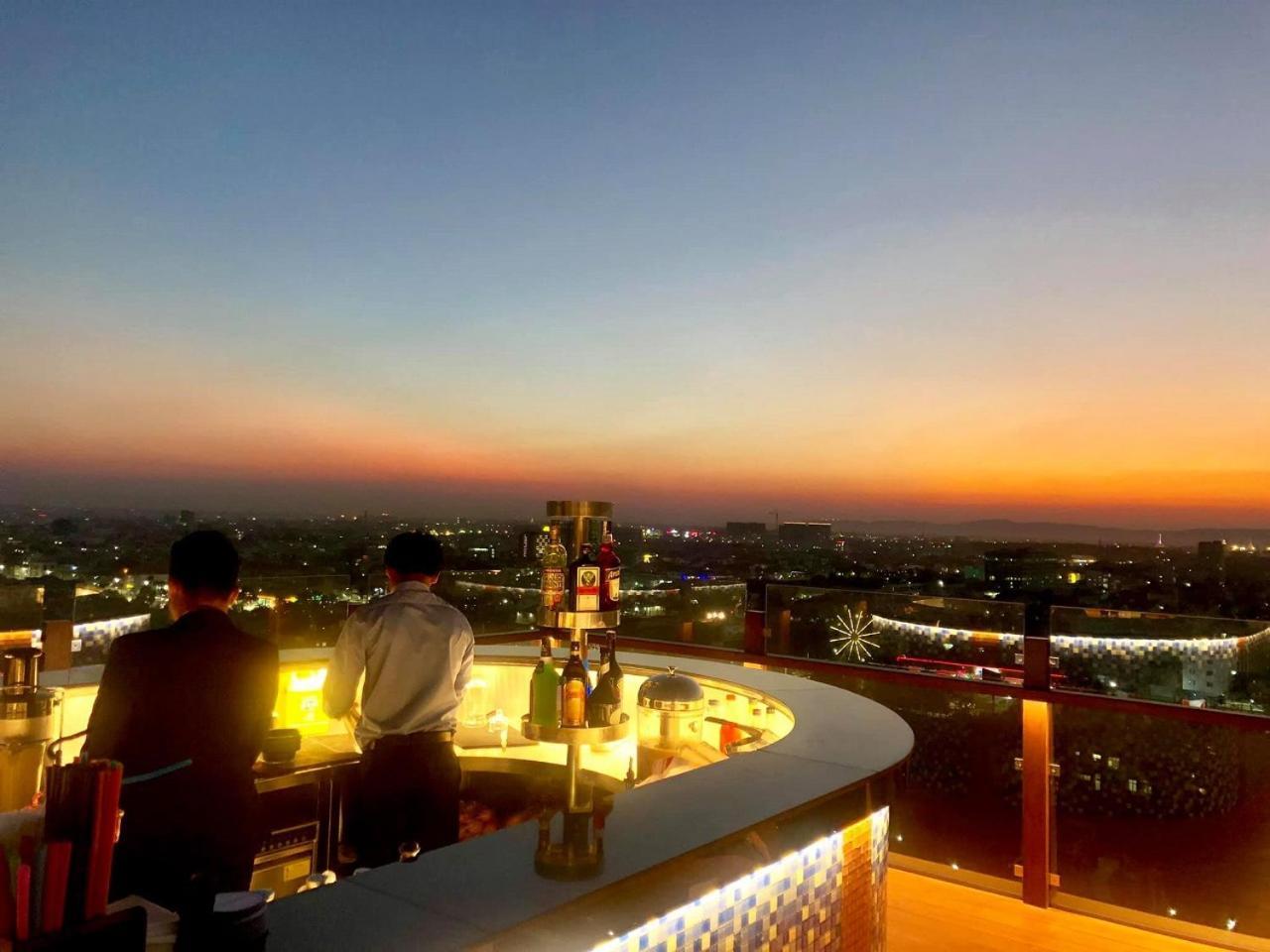 Ritz Grand Hotel Mandalay Esterno foto