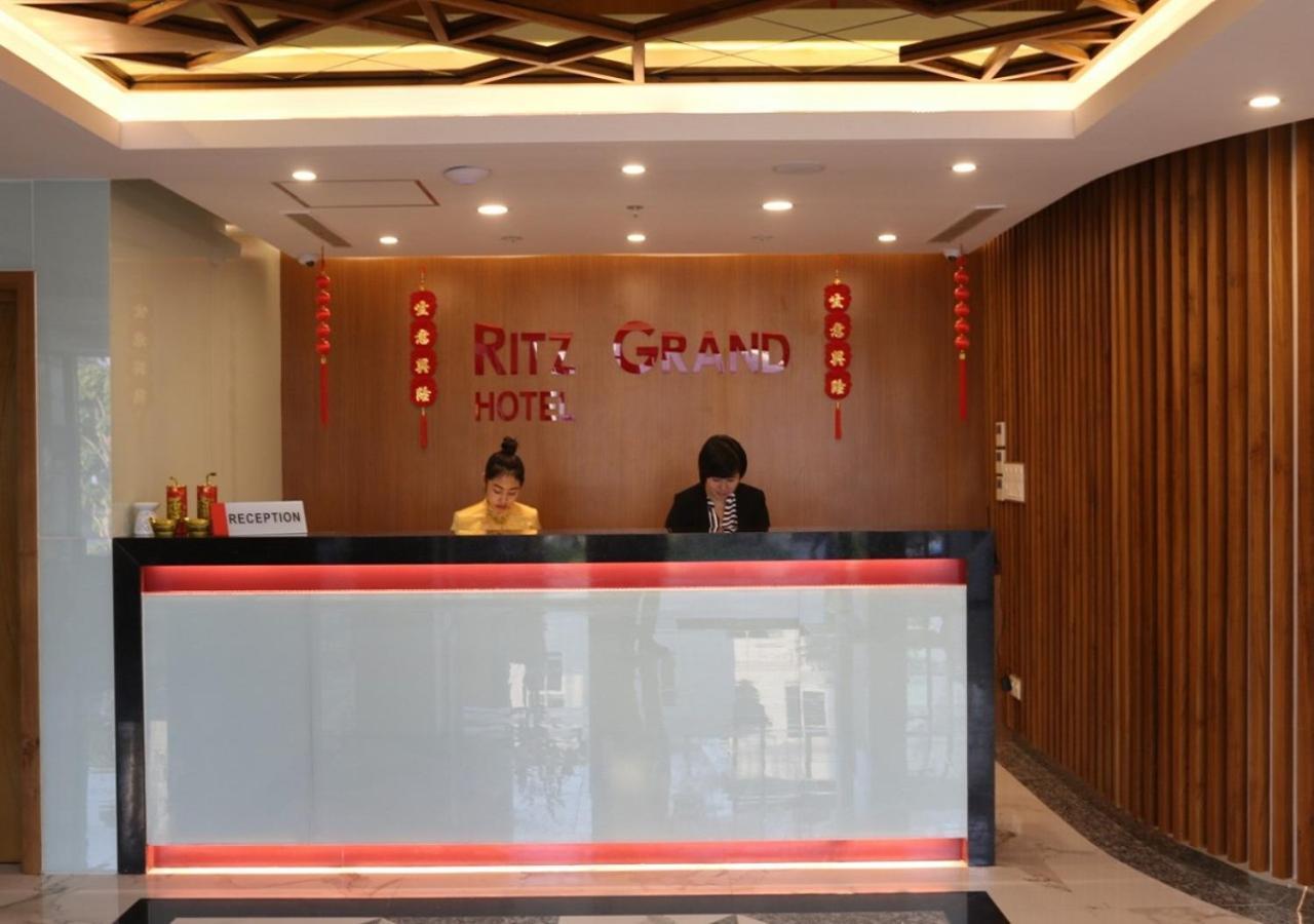 Ritz Grand Hotel Mandalay Esterno foto