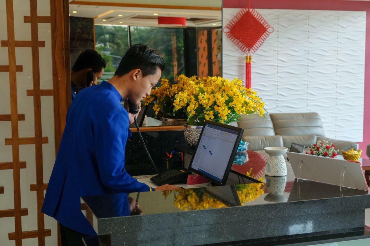 Ritz Grand Hotel Mandalay Esterno foto