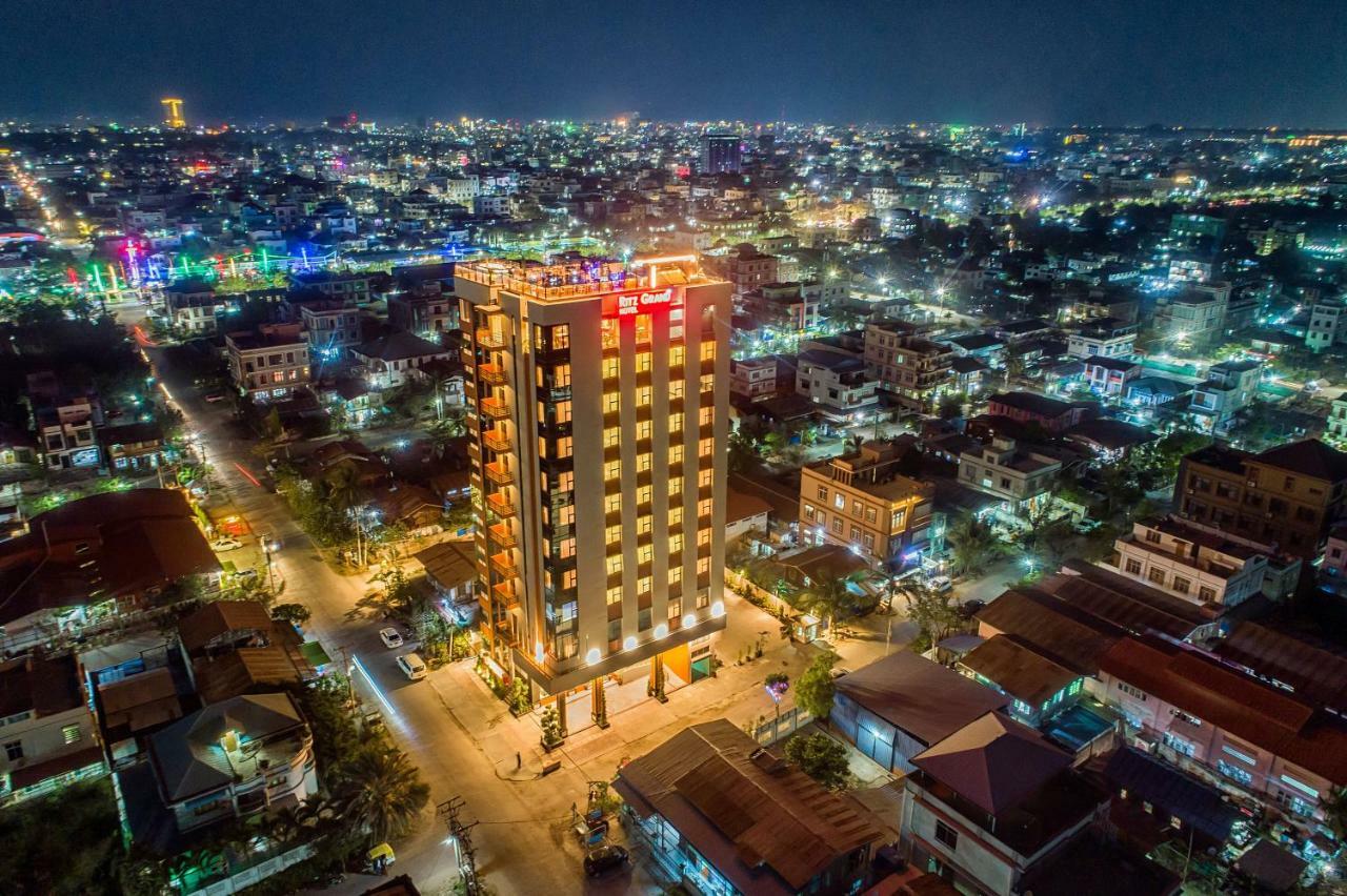 Ritz Grand Hotel Mandalay Esterno foto