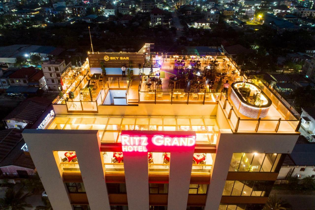 Ritz Grand Hotel Mandalay Esterno foto