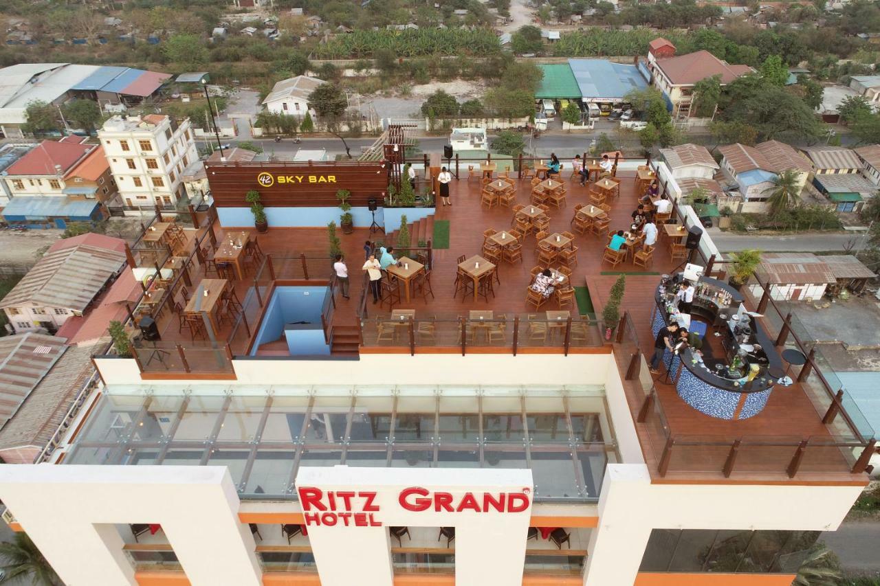 Ritz Grand Hotel Mandalay Esterno foto
