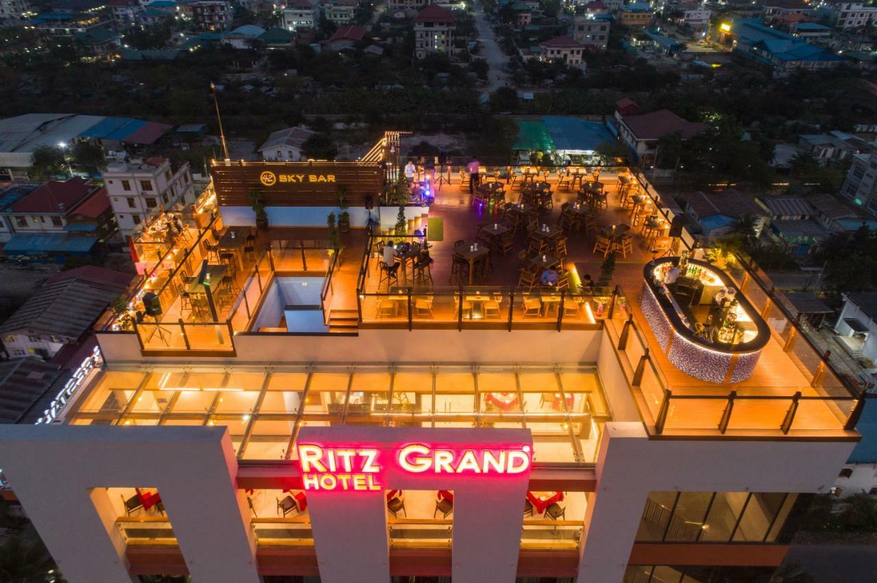 Ritz Grand Hotel Mandalay Esterno foto