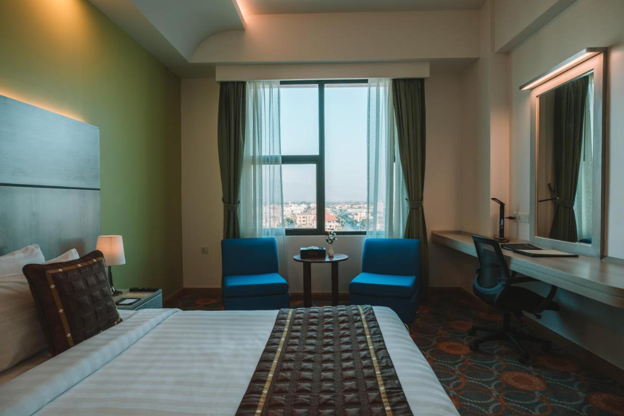 Ritz Grand Hotel Mandalay Esterno foto